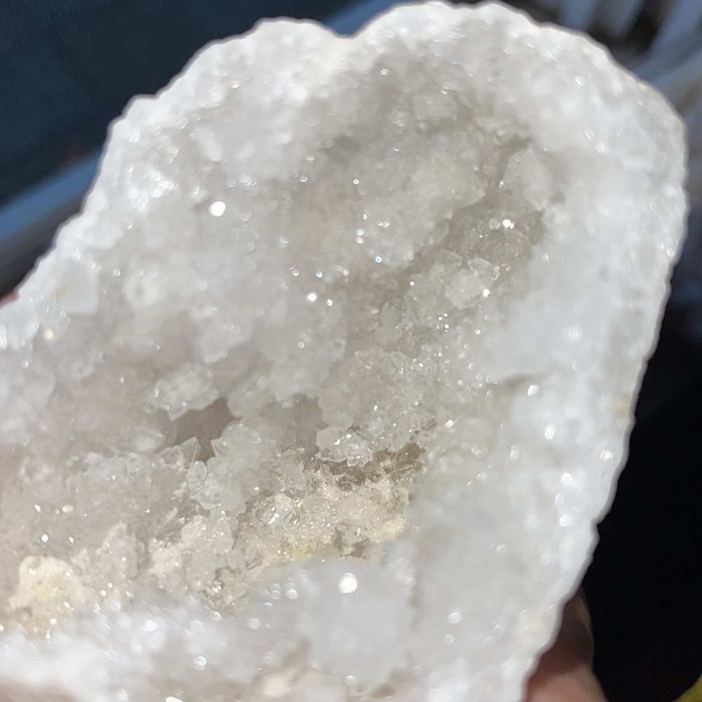 Healing Quartz Geode (full / two-piece)